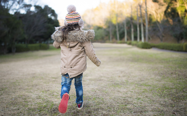 霜柱や氷を子どもと楽しもう！　四季を感じる「冬の公園」の楽しみ方