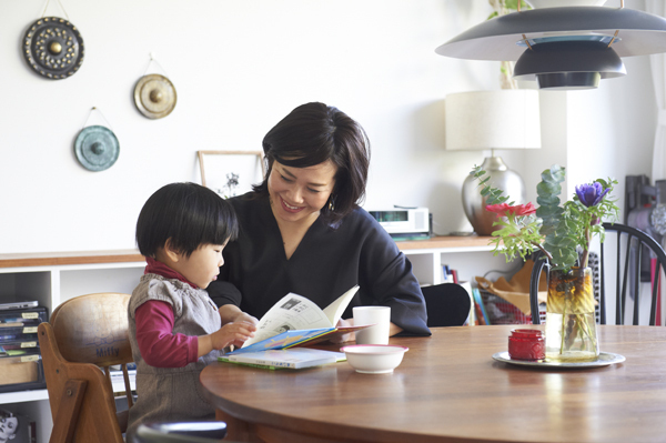 家族旅行の思い出に包まれる家　 堺あゆみさん家のインテリア 01