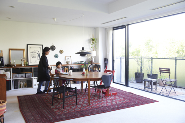 家族旅行の思い出に包まれる家　 堺あゆみさん家のインテリア 01