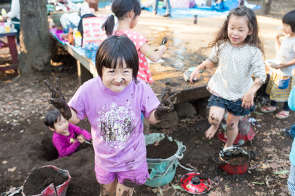 火おこしに泥んこ遊び　自由な遊びが子どもを育む「プレーパーク」ってどんなとこ？