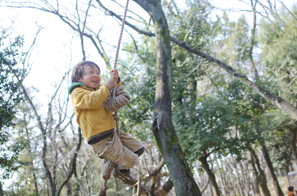 火おこしに泥んこ遊び　自由な遊びが子どもを育む「プレーパーク」ってどんなとこ？