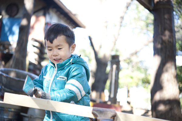 火おこしに泥んこ遊び　自由な遊びが子どもを育む「プレーパーク」ってどんなとこ？