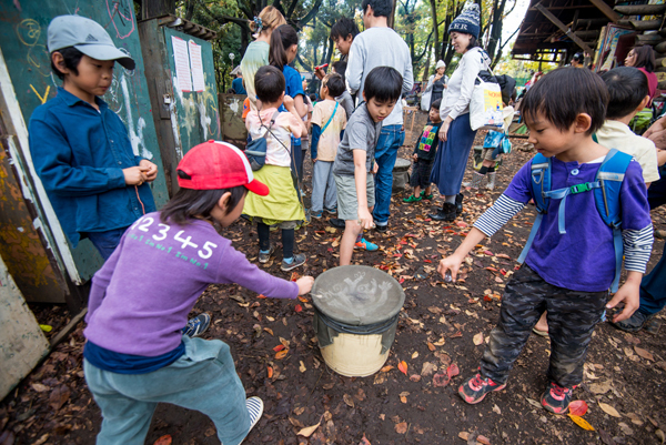 火おこしに泥んこ遊び　自由な遊びが子どもを育む「プレーパーク」ってどんなとこ？