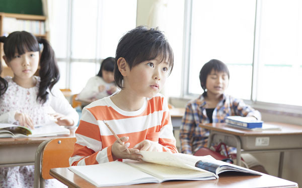 教科書を捨てるタイミング…終わった学年の教科書は復習に役立つか？