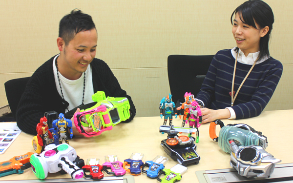 仮面ライダー玩具の秘密！　変身ベルトの作り手にインタビュー 【昔の子ども、今の子ども。】