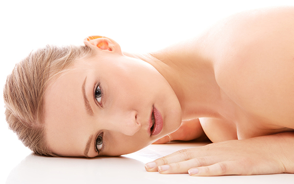 春トレンドメイクをママが取り入れるなら！　旬顔カラーレスメイクのコツも