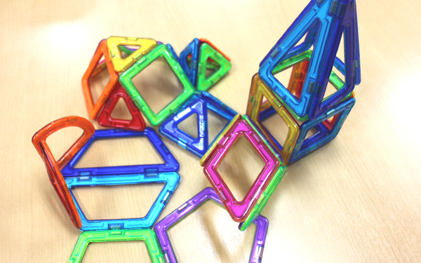 あそび先進国に学ぶ！アウトプットができる子を育てる玩具【ハロー！裏方さん～子どもの笑顔をつくる達人たち～ Vol.2】