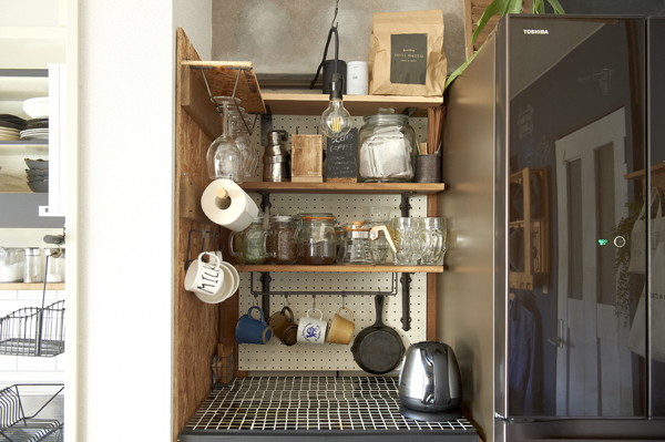 築40年のキッチンが見違える！  賃貸DIYのテクニック　EHAMIさん家のインテリア 02