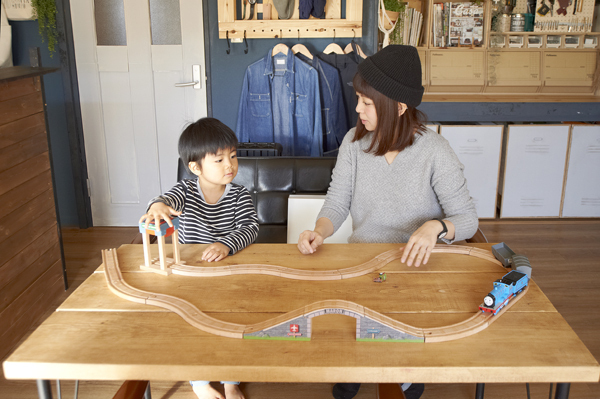 キッズルームの賃貸DIYと収納アイディア　EHAMIさん家のインテリア 03