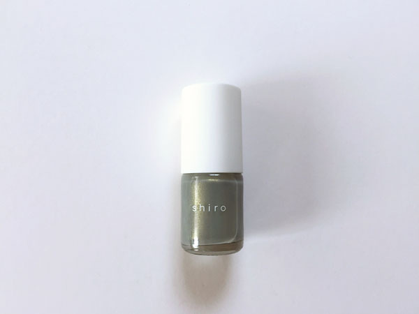 草場妙子さんが選ぶ「春の大人ネイル」