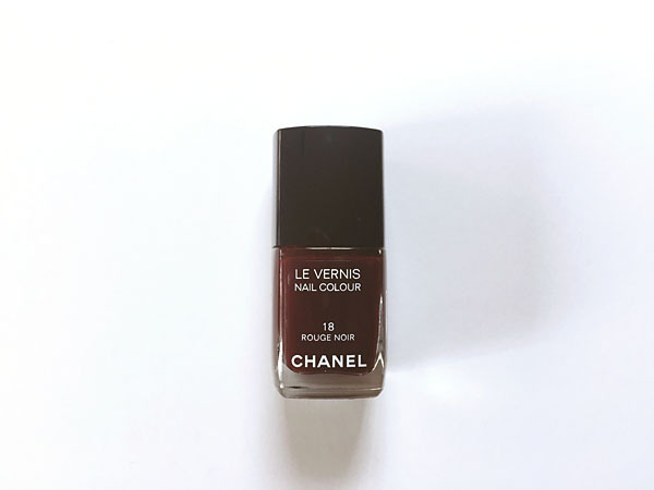 草場妙子さんが選ぶ「春の大人ネイル」