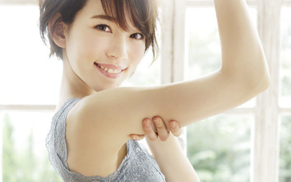 本島彩帆里式ダイエット「もんでヤセない身体はない」二の腕編