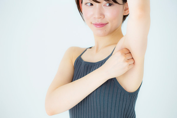 本島彩帆里式ダイエット「もんでヤセない身体はない」二の腕編
