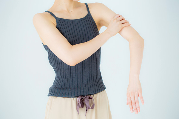 本島彩帆里式ダイエット「もんでヤセない身体はない」二の腕編