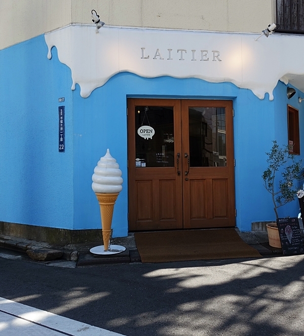 カリッとピスタチオ、山盛りの「紅ほっぺ」いちご！　フレンチ出身夫婦のソフトクリーム店 #千駄ヶ谷 #レティエ #おしゃれカフェ Vol.34