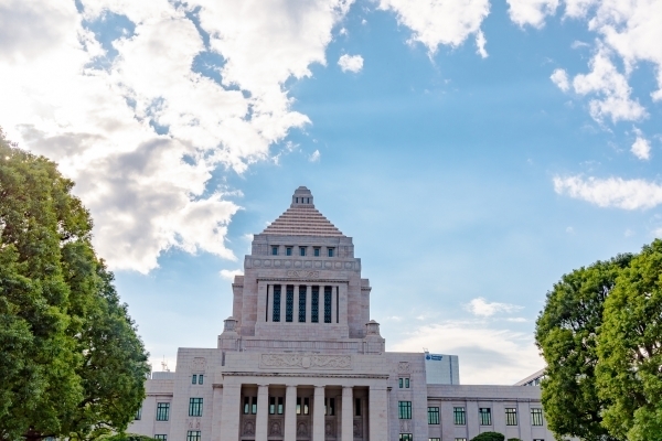 １年経った今、もう一度考えよう。国会議員の育休ってアリ・ナシどっち？【パパママの本音調査】  Vol.75