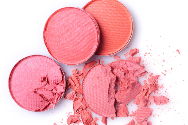 メイク直しの手間が省ける！ 「チークを下地に使う」3つのメリット