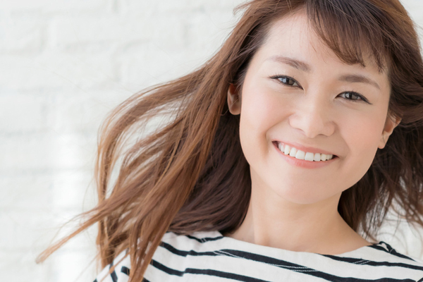 メイク直しの手間が省ける！ 「チークを下地に使う」3つのメリット