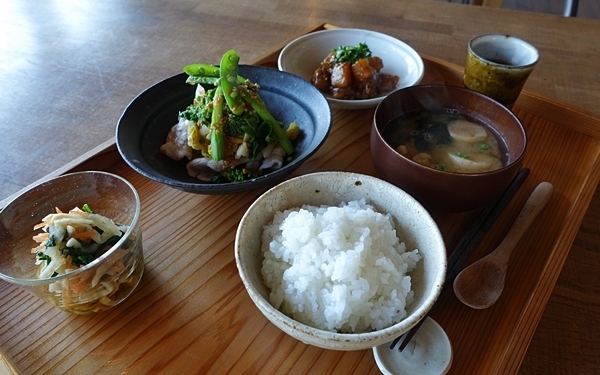 みずみずしい鎌倉野菜で作るやさしい定食。「鎌倉の住人」気分を味わえる癒しカフェ #鎌倉 #sahan #おしゃれカフェ Vol.35