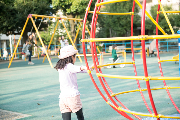 【子どもを危険から守るために、今日から子どもに教えておきたい護身テクニック 第1回】「何かヘン」に気づく “状況認識力”をつける
