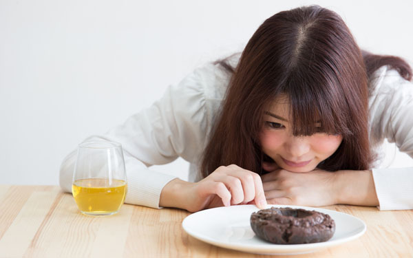 授乳でお腹がすく時どうしていた？間食のコツを先輩ママに聞く
