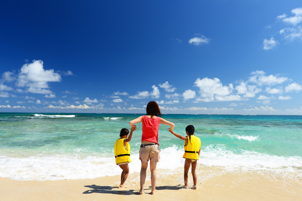 赤ちゃんとの沖縄旅行はいつから？ 達人に聞く“子連れ旅” 成功のコツ