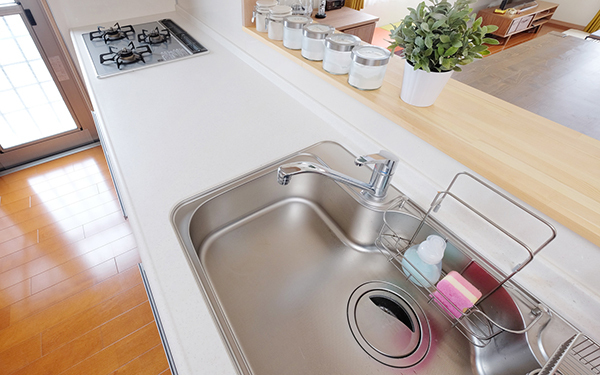 使用済ラップが大活躍！　汚れをしっかり落とす「ラップdeお掃除」