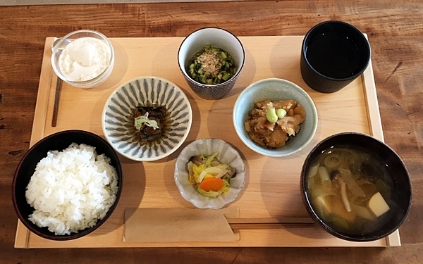 由比ガ浜で “暮らすように遊ぶ”　山形の郷土料理にほっとするリノベカフェ　#鎌倉 #＋SOBA BAR ふくや #おしゃれカフェ Vol.36