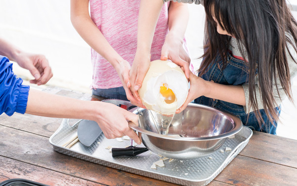 動物園では味わえない「ダチョウ牧場」にハマる人続出！ カピバラ、アルパカにも会える