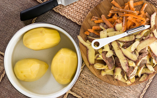 野菜の皮でシンクがピカピカに!?　「キッチン掃除」ができる意外なもの3選