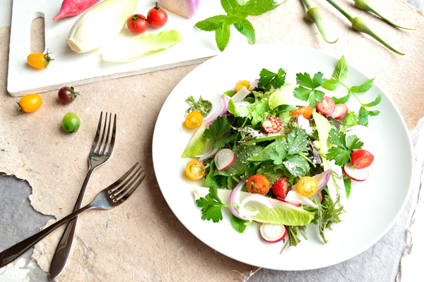 サラダの盛り付けの基本を紹介！ 盛り付け上手なママのコツも