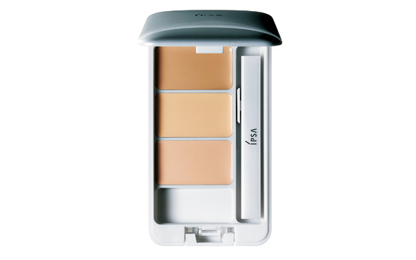 山本浩未さん【無人島に、何持っていく？ プロが選ぶ  “必要最低限コスメ” Vol.11】