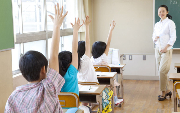 半数が〇〇派！　先輩ママに聞く「外さない、浮かない」授業参観の服装とは【パパママの本音調査】  Vol.100