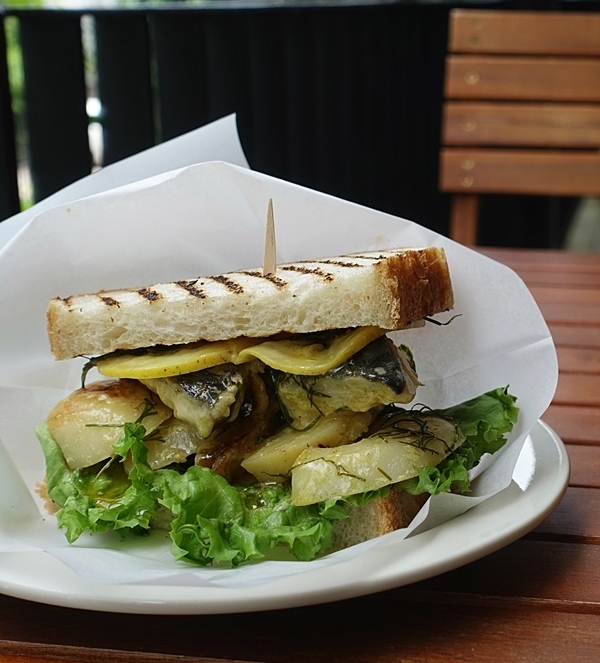 親子で寝転んで本を読もう！　ピクニック気分が味わえるカフェ  #代官山  #Bird #おしゃれカフェ Vol.37