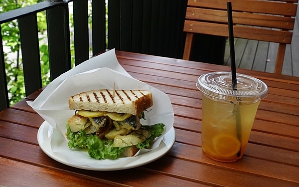 親子で寝転んで本を読もう！　ピクニック気分が味わえるカフェ  #代官山  #Bird #おしゃれカフェ Vol.37