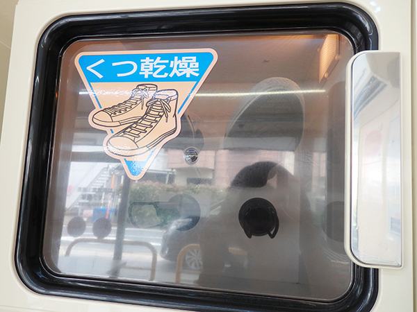 コインラインドリーでスニーカーを洗ってみた！　靴用ランドリーの実力は？