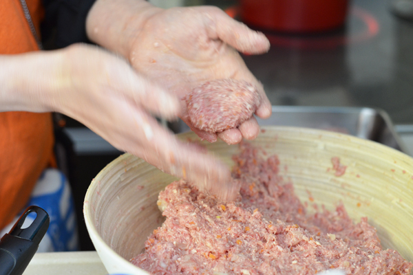 ハンバーグの作り置きを上手に冷凍保存＆解凍するコツは？（33歳 一児のママ）【お料理あるある相談室  Vol.1】 