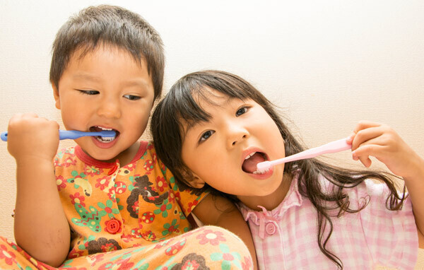 今週は歯と口の健康週間！　約80%の親が子どもの仕上げ磨きを〇〇〇だった【パパママの本音調査】  Vol.103