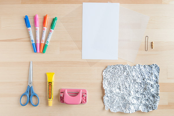 子どもの落書きが父の日ギフトに大変身！　おしゃれプラバンバッジ【おうちで季節イベント お手軽アートレシピ Vol.15】
