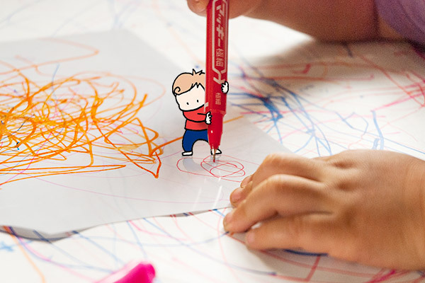 子どもの落書きが父の日ギフトに大変身！　おしゃれプラバンバッジ【おうちで季節イベント お手軽アートレシピ Vol.15】