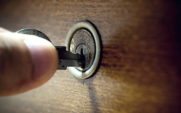 小学生に鍵を持たせる際の注意点。防犯のための我が家のルール【パパママの本音調査】  Vol.109