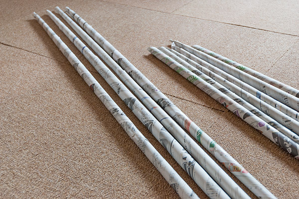 新聞紙でテントをつくる！ 雨の日は親子でおもちゃを作って楽しもう！【おうちで季節イベント お手軽アートレシピ Vol.16】