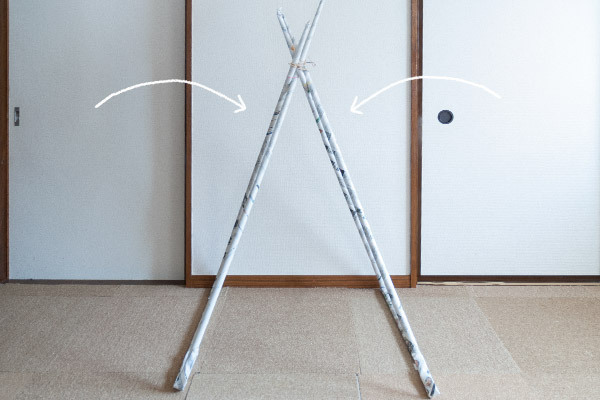 新聞紙でテントをつくる！ 雨の日は親子でおもちゃを作って楽しもう！【おうちで季節イベント お手軽アートレシピ Vol.16】