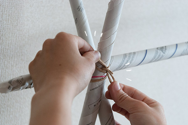 新聞紙でテントをつくる！ 雨の日は親子でおもちゃを作って楽しもう！【おうちで季節イベント お手軽アートレシピ Vol.16】