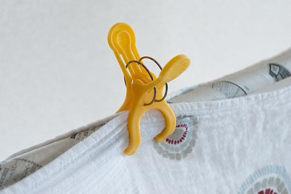 新聞紙でテントをつくる！ 雨の日は親子でおもちゃを作って楽しもう！【おうちで季節イベント お手軽アートレシピ Vol.16】