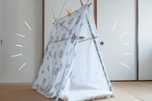 新聞紙でテントをつくる！ 雨の日は親子でおもちゃを作って楽しもう！【おうちで季節イベント お手軽アートレシピ Vol.16】