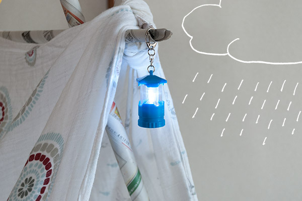 新聞紙でテントをつくる！ 雨の日は親子でおもちゃを作って楽しもう！【おうちで季節イベント お手軽アートレシピ Vol.16】