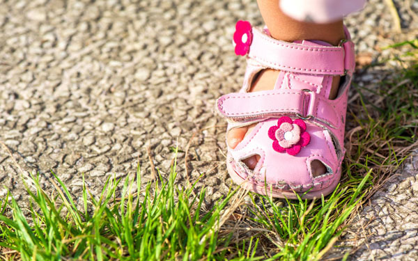 10歳以下は要注意！　子ども用サンダルを選ぶなら○○をチェック