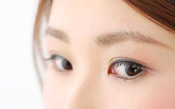 すっきり引き算メイクで今年顔！　崩れやすい夏のメイクをキープするコツ