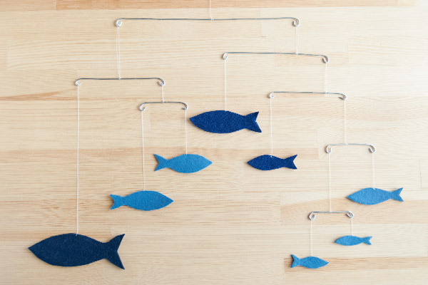 300円で作れちゃう！　夏のインテリアにもなるお魚モビール【おうちで季節イベント お手軽アートレシピ Vol.18】